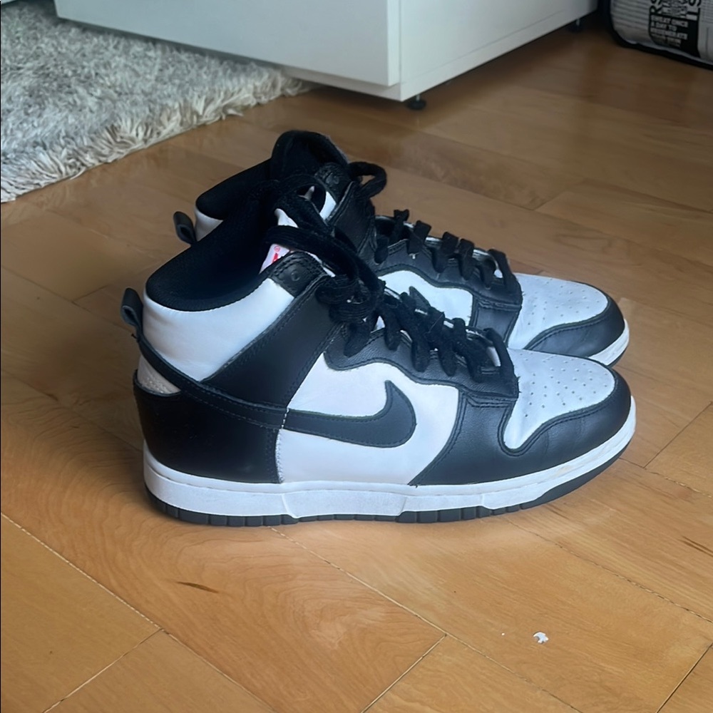 Nike Women’s Panda dunks